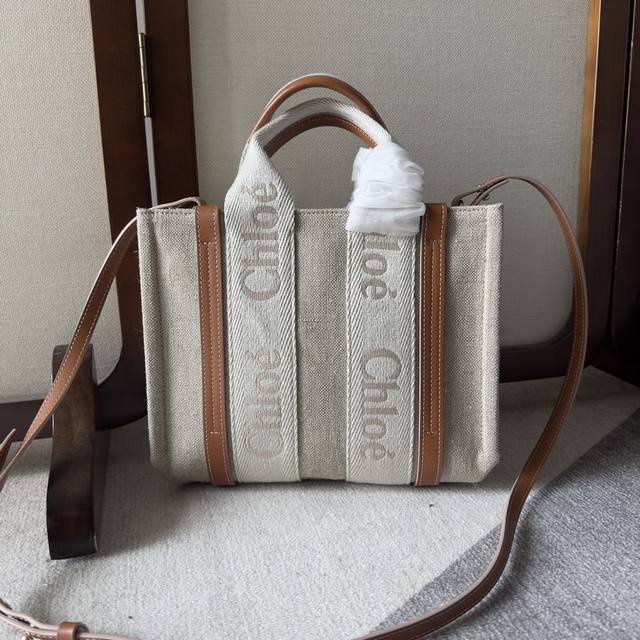 正品级 小号 Chloe 新品23Woody Family 托特包 自带滤镜的来咯 爆炸美 温柔的雾粉色织带及字母刺绣的工艺缎带 颜色柔和且个性 又是一个怦然心