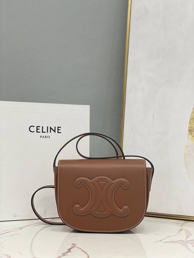 正品级 celine 22S新品 全新cuir Triomphe系列 folco Cuir Triomphe 手袋 醒目triomphe标识点睛folco包型新