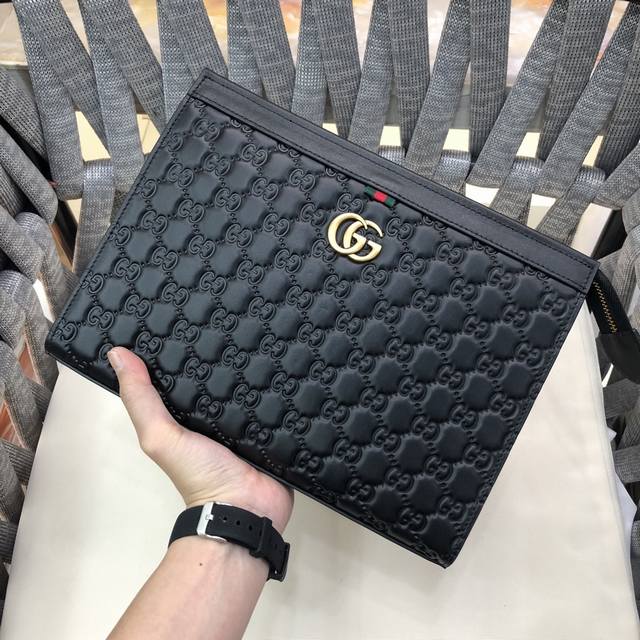 Gucci 古奇 手包g家最新夹款包容量大 古奇gucci新手款包 原版品质 做工完美 又一款超爆来款袭 摆脱以经往典设计 足以吸人引的眼球古琦属专里布 款号