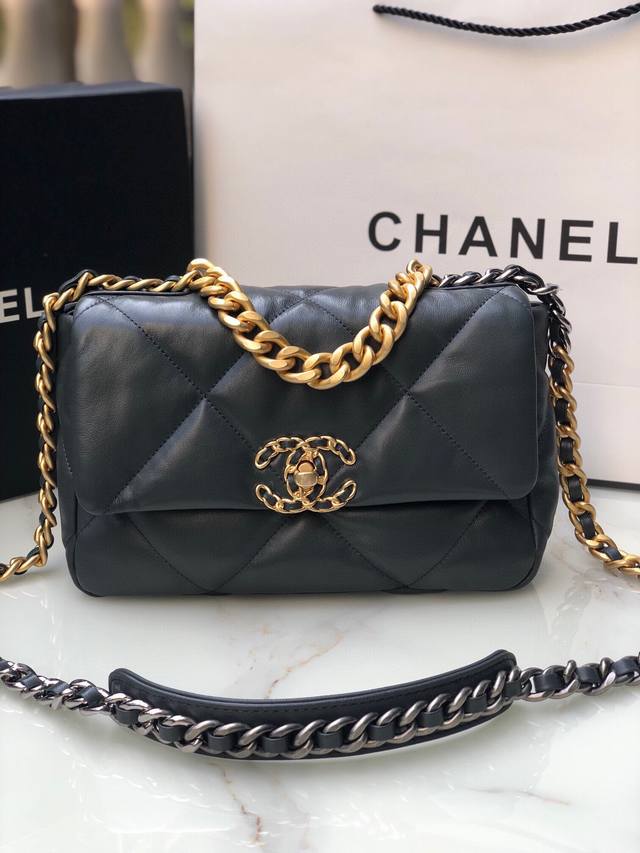 Chanel As1160 原单质量 经典之作 华丽与气质的前沿 是你意想不到的尊贵 皮种:原单进口羊皮 里配原版布 五金:原版五金配制尺寸:26Cm