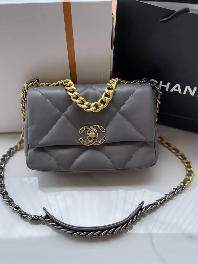 Chanel As1160 原单质量 经典之作 华丽与气质的前沿 是你意想不到的尊贵 皮种:原单进口羊皮 里配原版布 五金:原版五金配制尺寸:26Cm