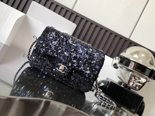 Chanel Mini Cf亮片晚宴包 羊皮内里全钢五金 包身柔软 完全不扎 尺寸 20X15X7Cm 款号 3965