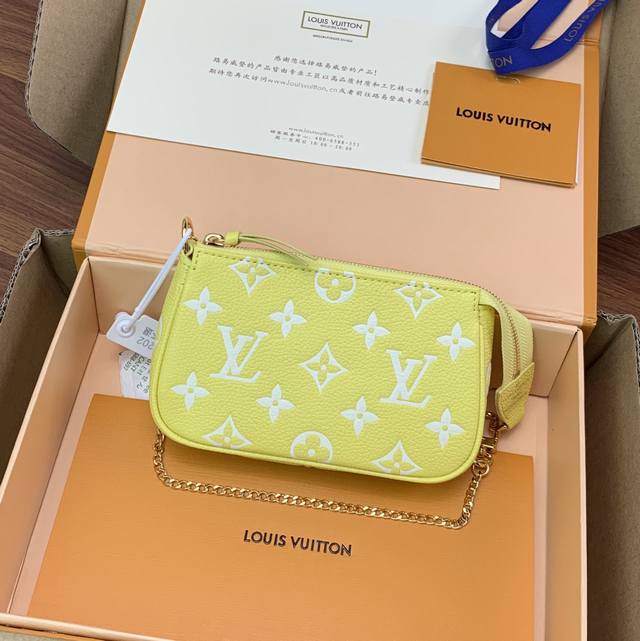 顶级原单 M46129黄色 本款 Mini Pochette Accessoires 手拿包出自 Spring Escape 胶囊系列 以 Monogram E