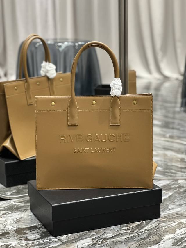 Rive Gauche Tote Bag 左岸购物袋 从定制皮料到五金在到丝印 每一个细节我都要求完美 Zp购入开模定制 说真的 这是我遇到过最难做的一款购物袋