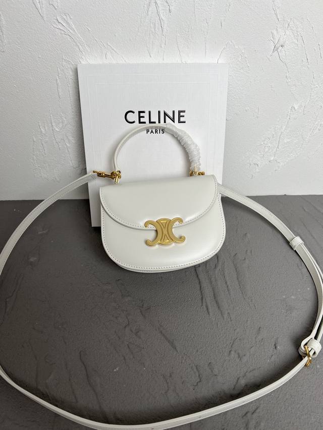 Celine-23早春新品 Mini Besace光滑牛皮革凯旋门包 lisa同款凯旋门白mini马鞍包 温柔白皮质搭配经典凯旋门锁扣 复古精致 时髦百搭 打破