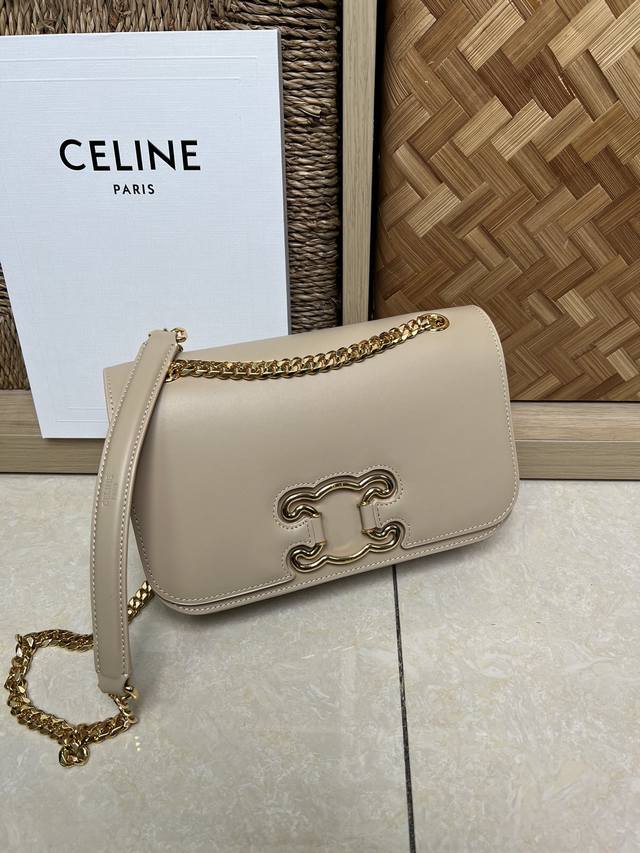 Celine22S冬季新品 中号triomphe Frame 牛皮革单肩包 新品上线 今年这标志更将简约精神推向极致 设计出一系列空心triomphe Fram