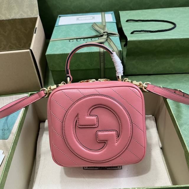 配全套原厂绿盒包装 Gucci Blondie系列手提包 源自品牌典藏设计的圆形互扣式双g匠心演绎gucci Blondie系列 这款gucci Blondie