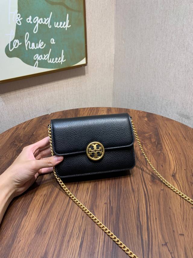 编号920 新款 Tory Burch 汤丽柏琦 Olivia链条包 包身利落有型 标志性双 T Logo 立体夺目 本款olivia迷你皮革手袋 饰以手工涂绘