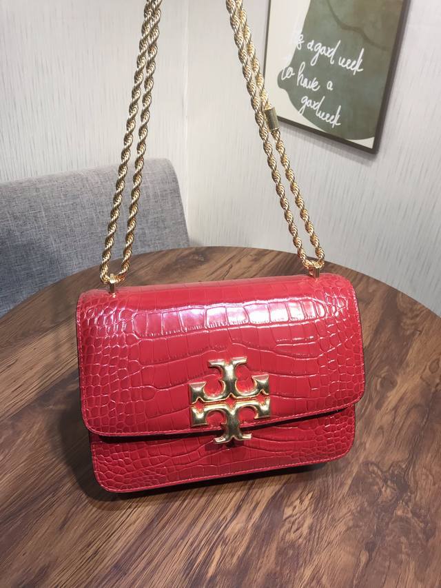 编号219 Tory Burch 汤丽柏琦 Eleanor鳄鱼纹牛皮风琴包 搭配两用肩 一个拉链口袋 一个内部插袋 尺寸:25X17.5X7 77044