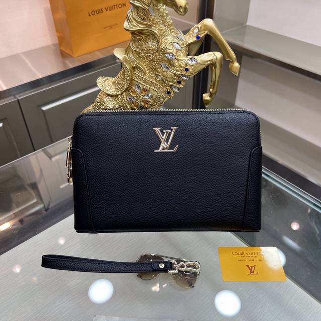 Louis Vuitton 路易威登 高级定制 男士手包系列 顶级进口牛皮制作 配密码锁 双拉设计 资深裁缝 立体剪裁完美版型 上手效果极佳 设计理念独特 献给