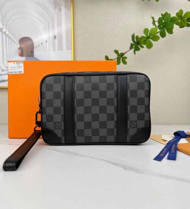 Louis Vuitton 顶级原单 独家背景 M60501 黑格 尺寸 25 X 15.5 X 6.5 Cm 男包手包手拿包系列 Pochette Kasai