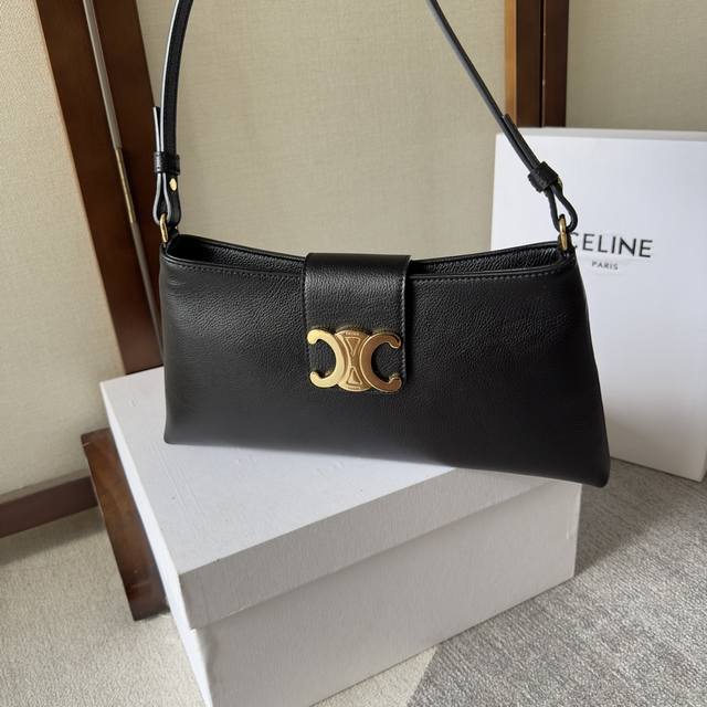 Celine Winter 23秋冬 Triomphe Soft 牛皮革手袋 celin_E W23来啦 本季全新soft Wiltern手包加入triomph