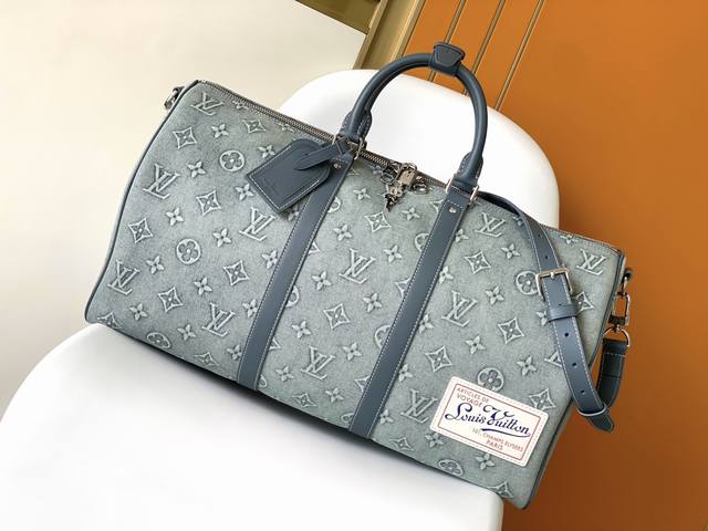 顶级原单 M22532 牛仔布 本款 Keepall Bandouli re 50 旅行袋为褪色丹宁布压印 Monogram 图案 重塑路易威登的经典设计之一