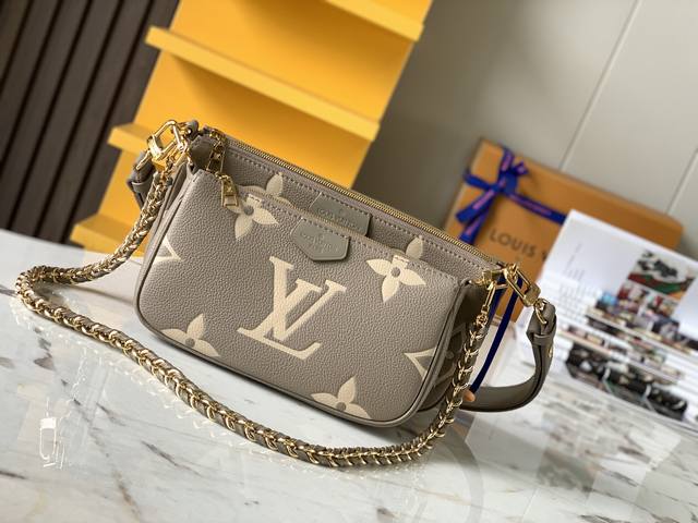 特级精品原厂皮 M45777大象灰丝印压花 本款 Multi Pochette Accessoires 斜挎包采用 Monogram Empreinte 皮革塑