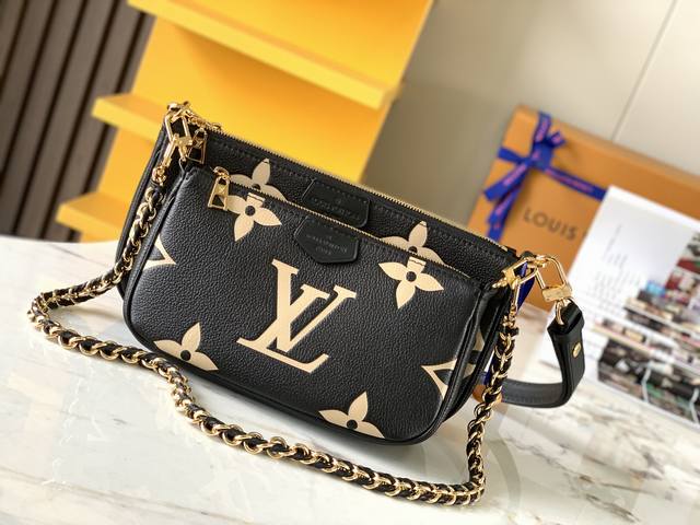 特级精品原厂皮 M45777黑色丝印压花 本款 Multi Pochette Accessoires 斜挎包采用 Monogram Empreinte 皮革塑造