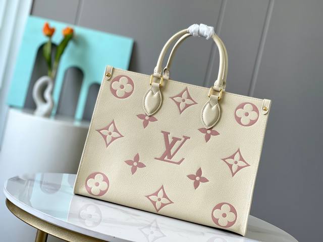 顶级原单45494本款 Onthego 中号手袋取材 Monogram Empreinte 粒面皮革 以压印和印花工艺呈现 Monogram 图案 方正构型内含