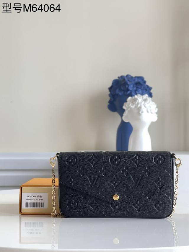 顶级原单 独家实拍m64064黑 M61276 Pochette F licie 链条包为 Monogram Empreinte 皮革压印路易威登标志性 Mon