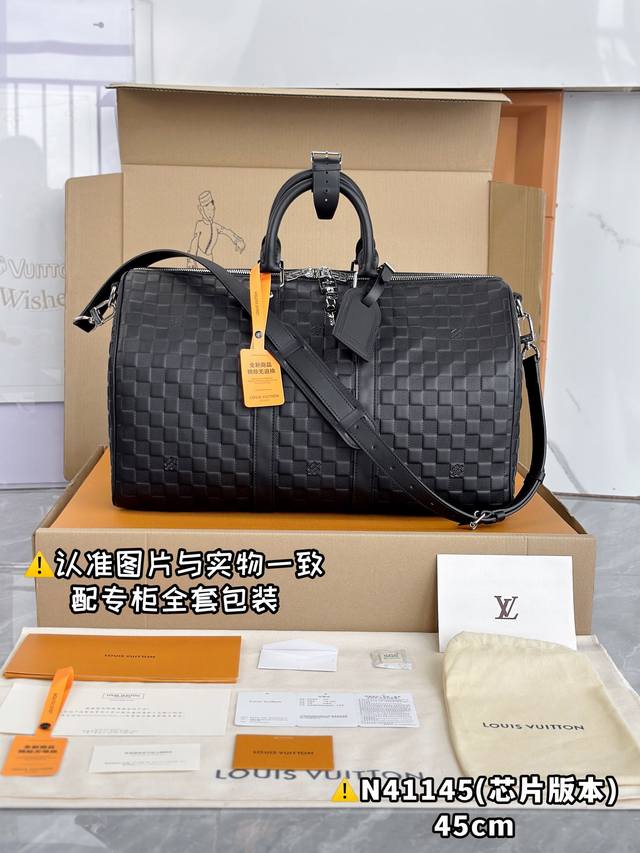 特级原厂 N41145压格小号 芯片版 配全套专柜包装 本款keepall 45 配肩带旅行袋采用柔软的damier Infini 皮革 传承了路易威登的经典风