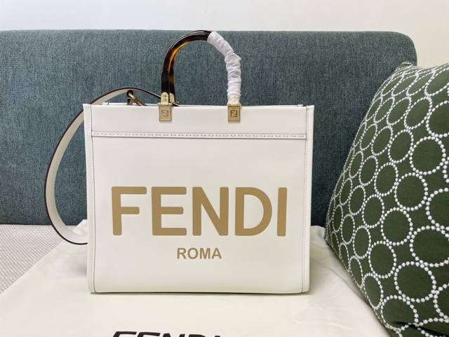 正品级 小号. Fendi Tote Sunshine皮革手提袋公文包 玳瑁色硬质有机玻璃 饰有烫印fend1 Roma图案 配备两个提手和可拆卸肩带 可手提或