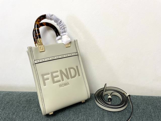 正品级 Fend1 Sunshine迷你玳瑁手提斜挎小可爱超级精致的mini Tote配上玳瑁手柄 绝对是今年必入的it Bag 别看它小小的 出门必备的小东西