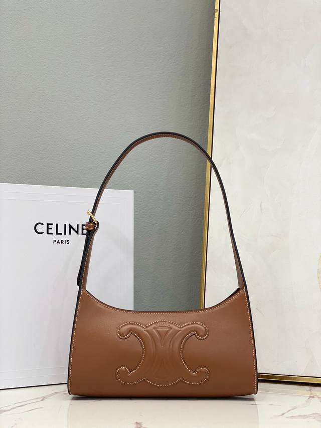 Celine赛琳 新品cuir Triomphe光滑牛皮肩背 全网最新腋下包 进口牛皮压花大logo 绝对把气质拿捏的妥妥的 单肩背 隔层容量大 日常使用无压力