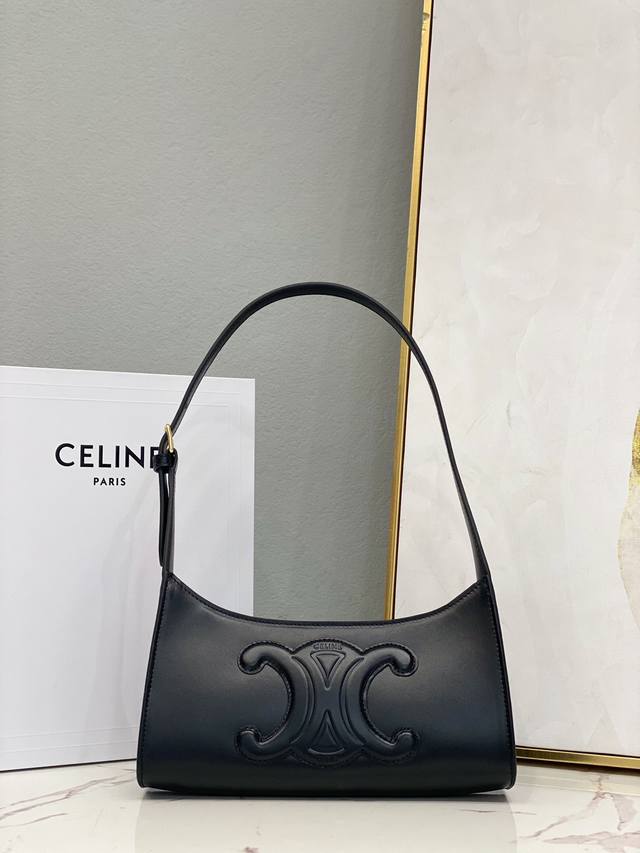 Celine赛琳 新品cuir Triomphe光滑牛皮肩背 全网最新腋下包 进口牛皮压花大logo 绝对把气质拿捏的妥妥的 单肩背 隔层容量大 日常使用无压力