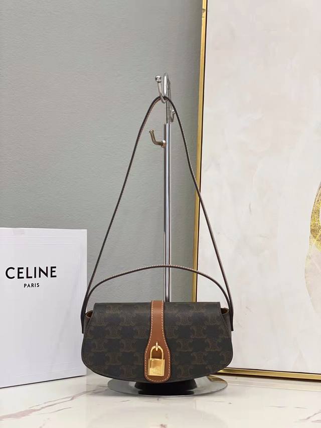 小号花料 Celine赛琳 秋冬新品 Tabou Clutch 手提肩背都很 容量别小看 日常足够装 手机 粉饼 口红 手表 暴发户 可装3手机也是ok的ho