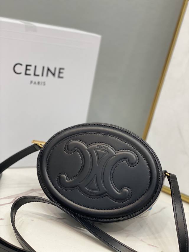 小号 Celine赛琳 新品小圆饼 超级迷你小可爱 颜值爆表 随意凹造型 街拍必备 型号 Cl101703 尺寸 16X12.5X4Cm