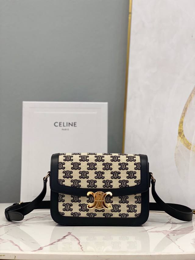 迷你号 Celine赛琳 新品 Triomphe刺绣迷你凯旋包 Cl188423 帆布和小羊皮内里 81%小羊皮 19%织物面料 100%小羊皮衬里 可斜挎和肩