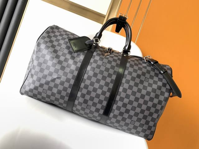 顶级原单 N41416 N41418 N41413 这款经典的keepall 45手袋采用damier Graphite帆布制成 大小为手提行李尺寸 特有浑圆的