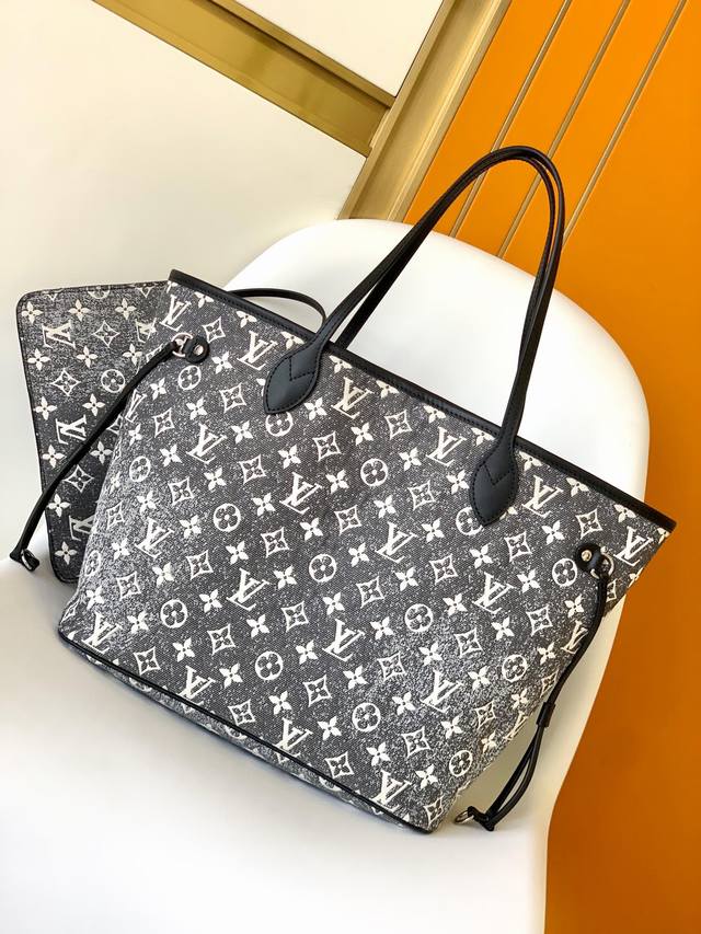 M21465顶级原单本款 Neverfull 中号手袋取材 Monogram 提花丹宁布 展现 2023 Cruise 早春秀场对经典元素的崭新诠释 粗粝砂洗效