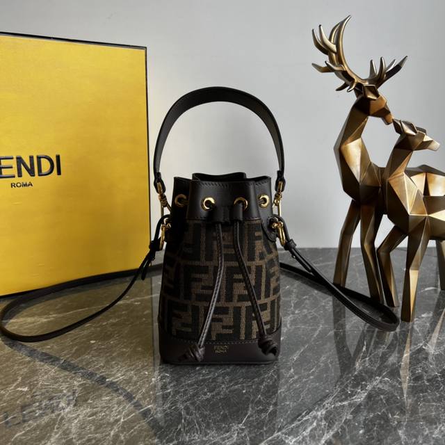 Fendi Mon Tresor Mini经典老花ff布料水桶包, 可盐可甜 怎么凹造型都可 Size:18.5X12X10 款号277