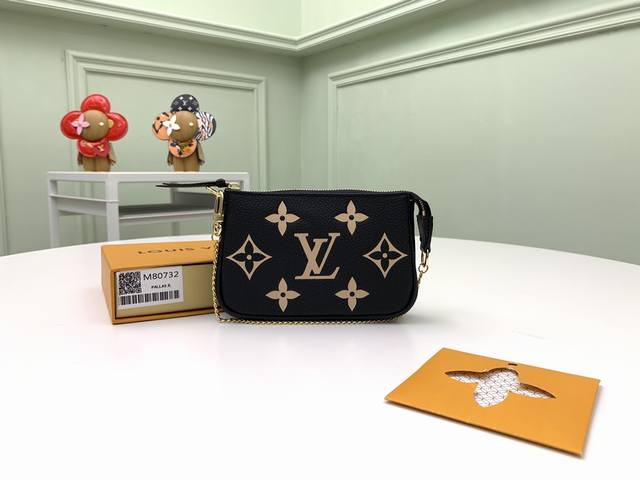 顶级原单 M80732Mini Pochette Accessoires 手拿包于 2021 夏季 By The Pool 胶囊系列首次取材 Monogram