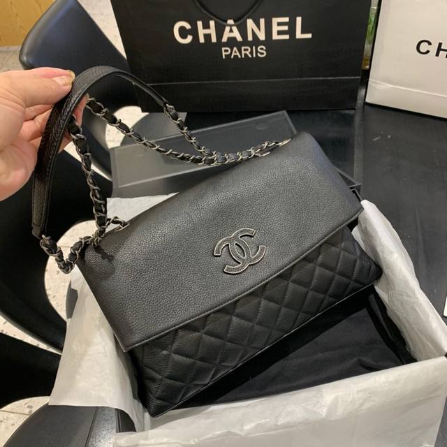 Chanel 型号8095# 尺寸 32X7.5X19Cm 2020年新款 鹿纹牛皮鼓掌]进口牛皮 手感超柔软 可单肩 斜跨女包 潮流新颖独特 时尚百搭