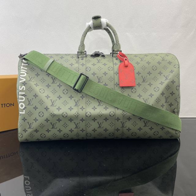 正品级 顶级原单m23963 Monogram Tones 系列推出此款 Keepall Bandouli re 45 旅行袋 将清幽的秋日色彩注入 Monog