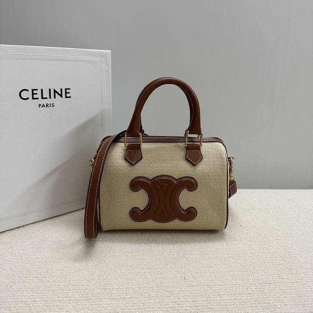 正品级 新品上线 Celine 小号标志织布牛皮革波士顿包triomphe Canvas标志印花 小号不大不小上身刚刚好 高个子和小个子都可以驾驭啦 牛皮革包边