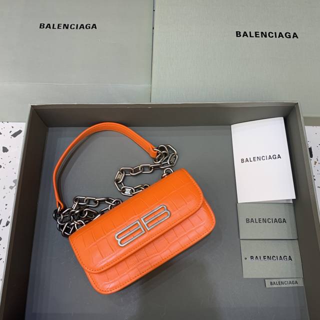 特价 小号鳄鱼橙 Balenciag* 新款gossip Bag 斜挎包 全新推出gossip帅爆的小包包 前盖bb Logo设计搭配复古五金 实物高级感满满