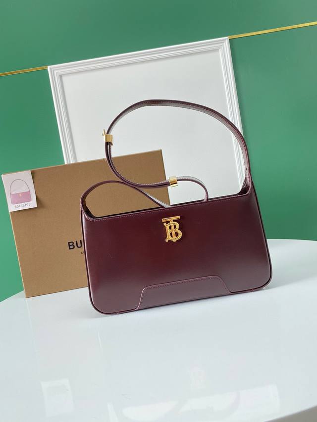 型号2491 B家最新tb Shoulder Bag 秋冬系列 线条简洁 挺身有造型 标志性金属logo 点缀 且肩带可调节 易搭配 包身轻盈容量大小充足 精致