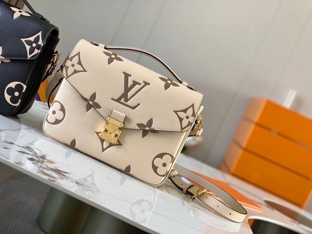 M 96黑色印花 2021春季pochette Metis 手袋取材压印大号 Monogram 图案的 Monogram Empreinte 皮革 搭配源自品牌