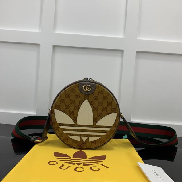 Gucci新款专柜品质 顶级原单货 原厂皮 实物实拍 款号 702 黄胶配白皮 尺寸 W22Xh22Xd7Cm