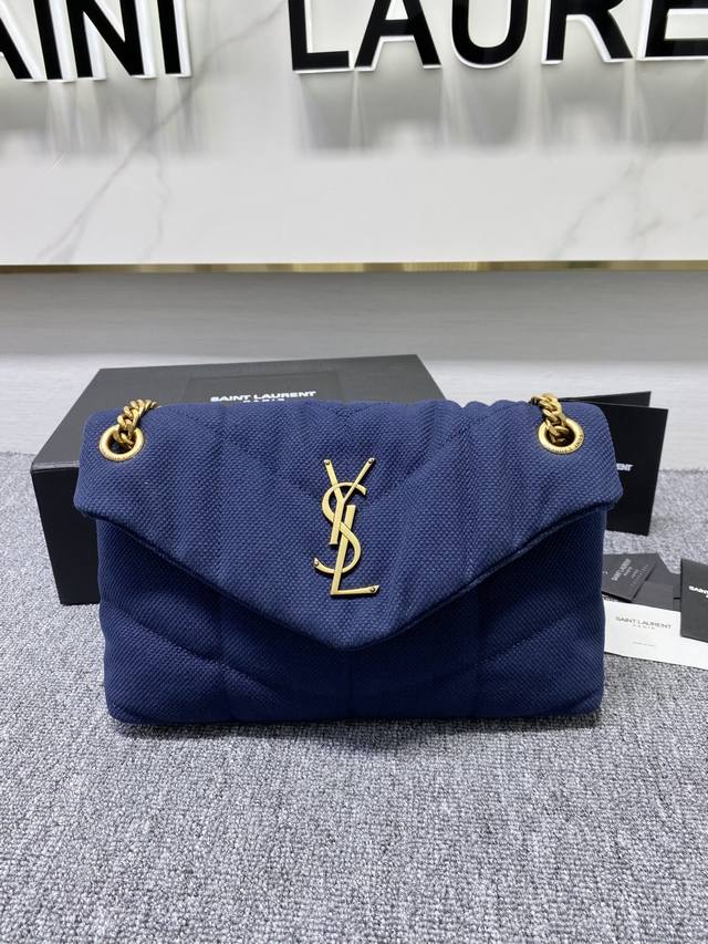 Saint Laurent 新款lou Lou 新款帆布云朵包 料每个细节都非常完美 搭配金色logo和金色链条 让包包整体看上去非常洋气尺寸29X17X11C