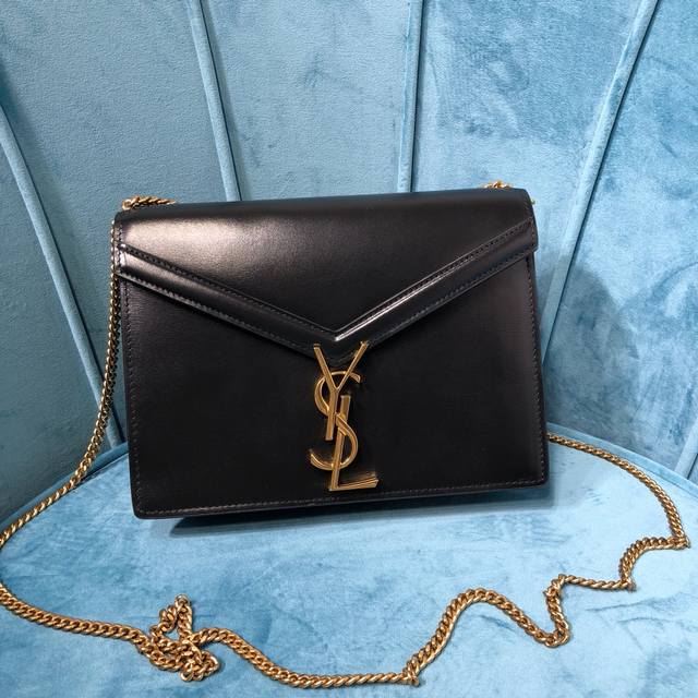 Y家 新品 Cassandra 真皮链条包 Y53 Saint Laurent Monogram翻盖包袋 侧面有饰钉 双隔层 一个平整前袋和y家 标志 双侧链