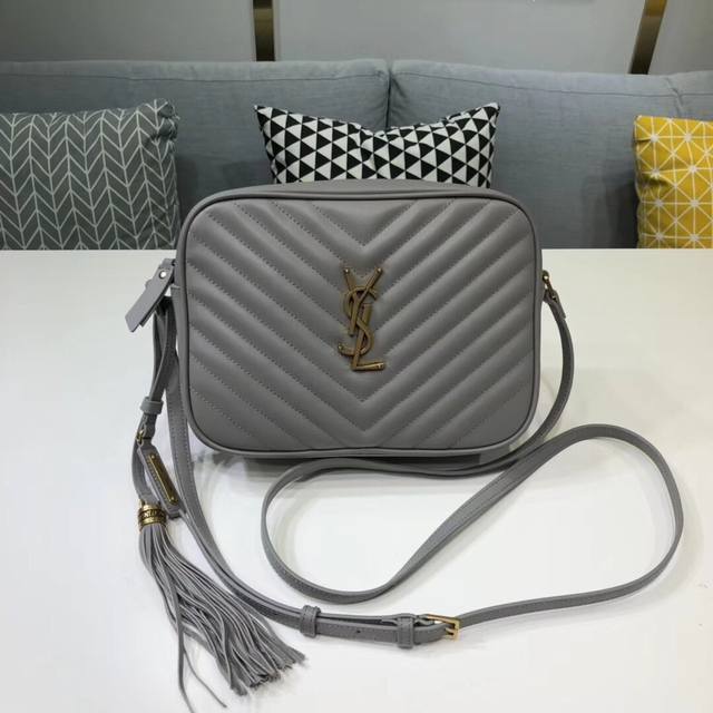 Y家 爆款 Monogram Saint Laurent 相机包 单肩包 Y 534 配有可调式真皮肩带 可拆式真皮流苏 中心处ysl字母联结金属饰件及绗缝拼接