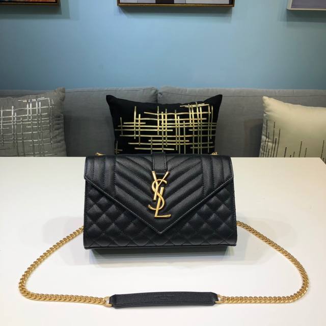 小号 Y家 新款 Envelope 小号绗缝纹理真皮包 Y526286 Saint Laurent 标志四合扣正面翻盖包 配有固定挂绳 联结 Y家 标志及纵横绗