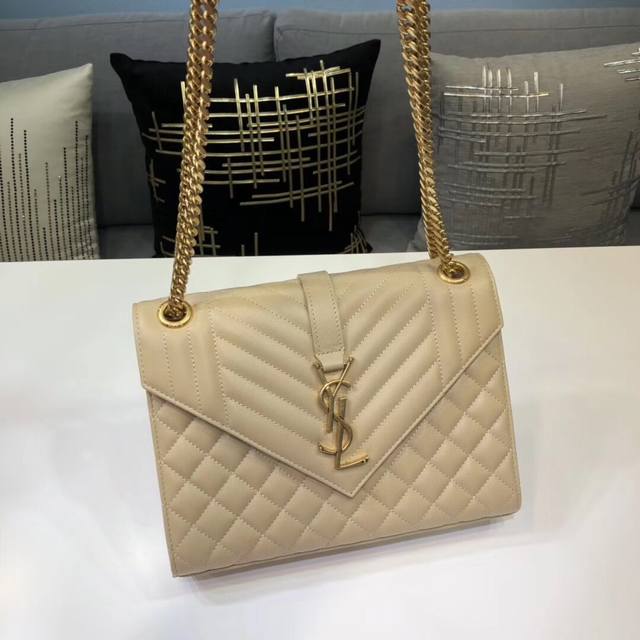 中号 Y家 经典爆款绗缝纹理真皮包saint Laurent 标志正面翻盖包 配有金属联结标志 真皮链条肩带及纵横绗缝拼接 货号 487206 尺寸 17 5