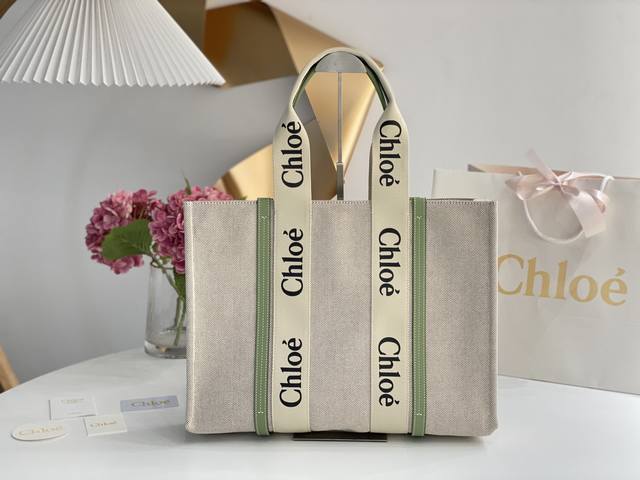 大号 Chloe克洛伊 新品 Woody Tote Bag 在社群掀起极高讨论度的帆布包 主要原因除了款式美之外 更应容量能装 超高cp值等等优点 让这款帆布包