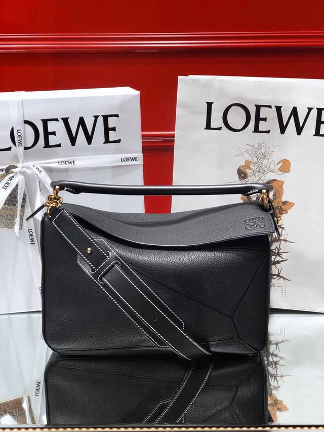 中号 Loewe罗意威 经典爆款 Puzzle 几何包中号 专柜同步最新做法 接口 内里托全皮 拼接宽肩带 底部钉 采用进口西班牙小牛皮摸上去温柔又舒适 皮料精