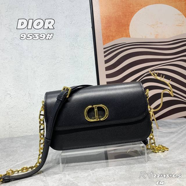 新品p皮 老花 配盒子 原版品质 迪奥豆腐包 Dior Bobby 新款复古包 复古牛皮的纹路 硬挺的包身 锁扣式五金做旧增加了复古感 不易磨损 背面30Mon