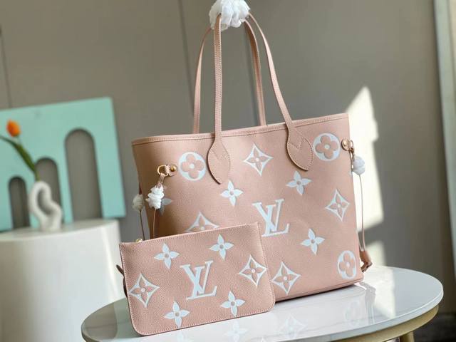 顶级原单46329本款 Neverfull 中号手袋为 Monogram Empreinte 粒面牛皮革压印 Giant Monogram 图案 利用皮革绳将可