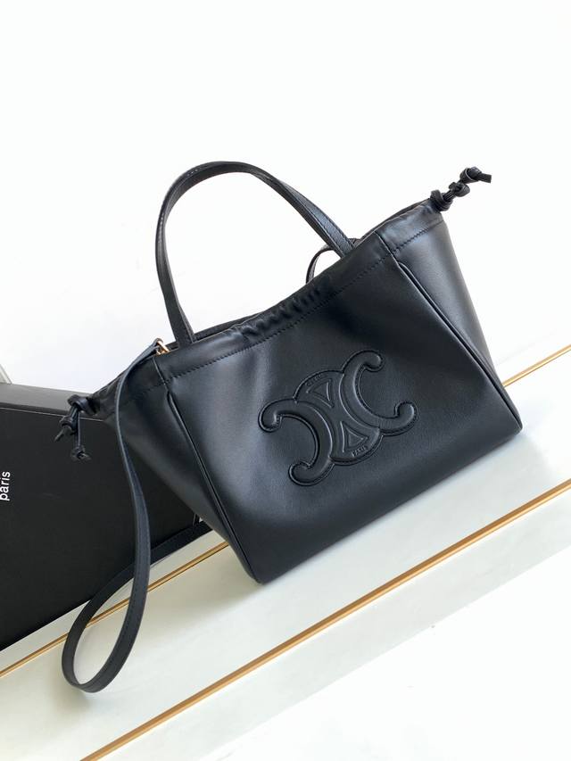 Cel-1Ne 小号光滑牛皮革抽绳包最新mini Cuir Cabas 早春新品 全皮浮雕凯旋门mini Tote 经典黑色 四季百搭 小号可可爱爱 柔软牛皮质